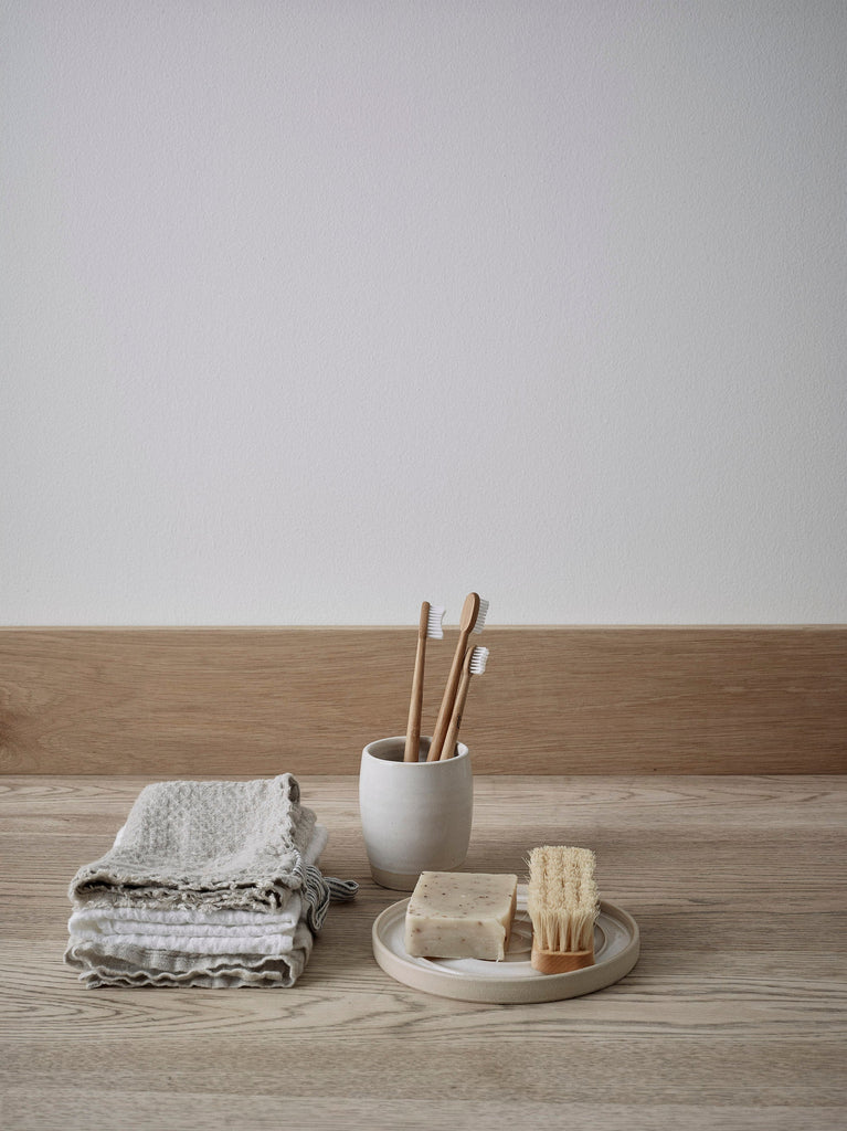 neutral bathroom styling